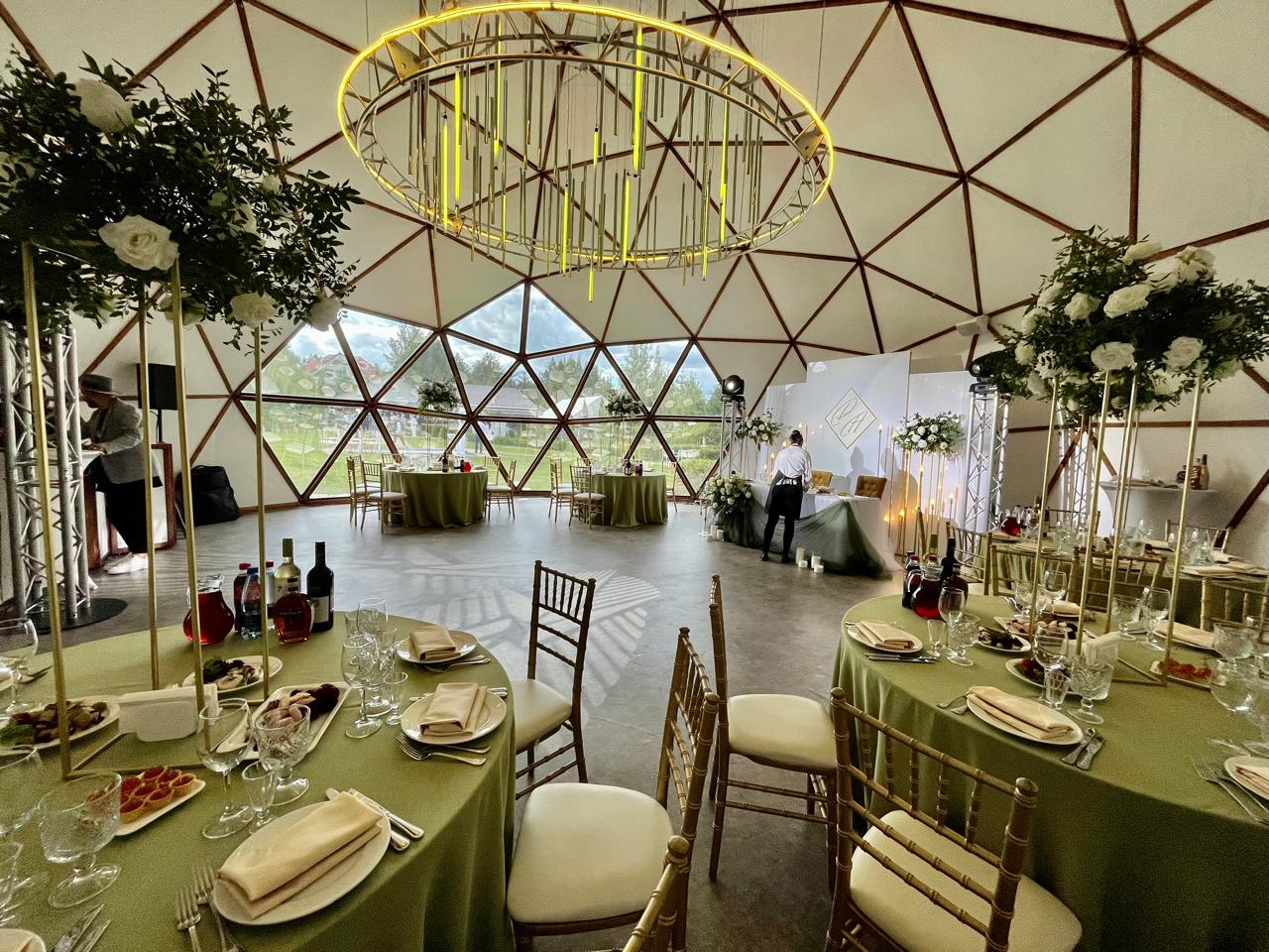 Интерьер купола Garden Hall в Токсово